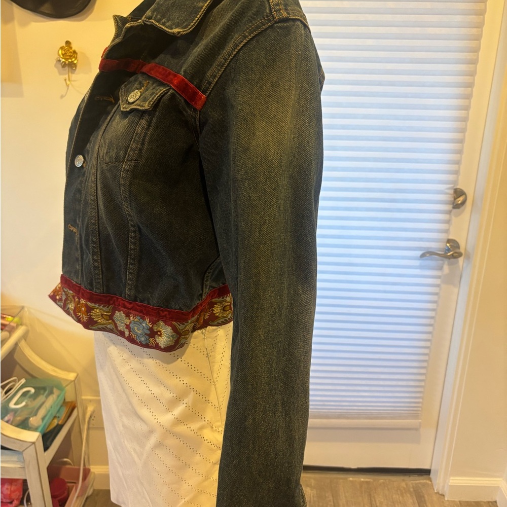 Vintage Denim Jacket with Pink Velvet Trim - Picture 5 of 6